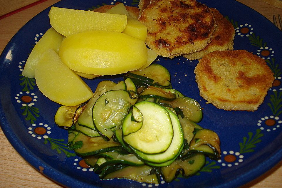 Gebratene Zucchini in Olivenöl