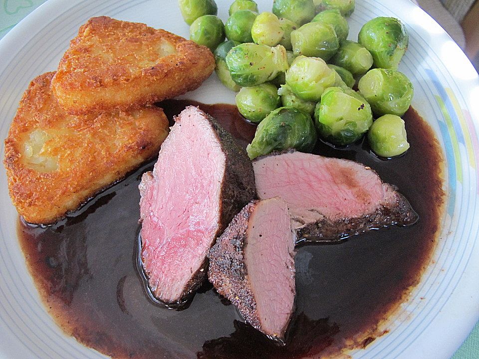 Wildschweinrücken mit Holunderbeersoße von Monika| Chefkoch