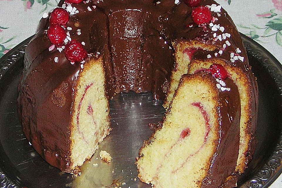 Sandkuchen - Gugelhupf mit Himbeermark