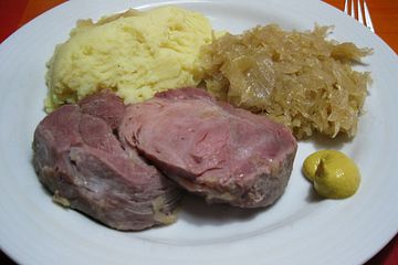 Kasseler mit Sauerkraut und Püree