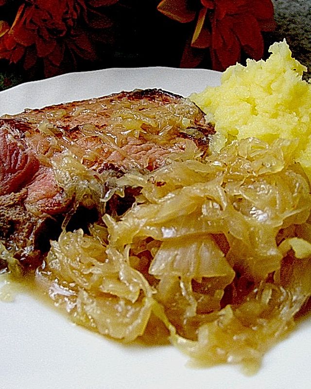 Kasseler mit Sauerkraut und Püree
