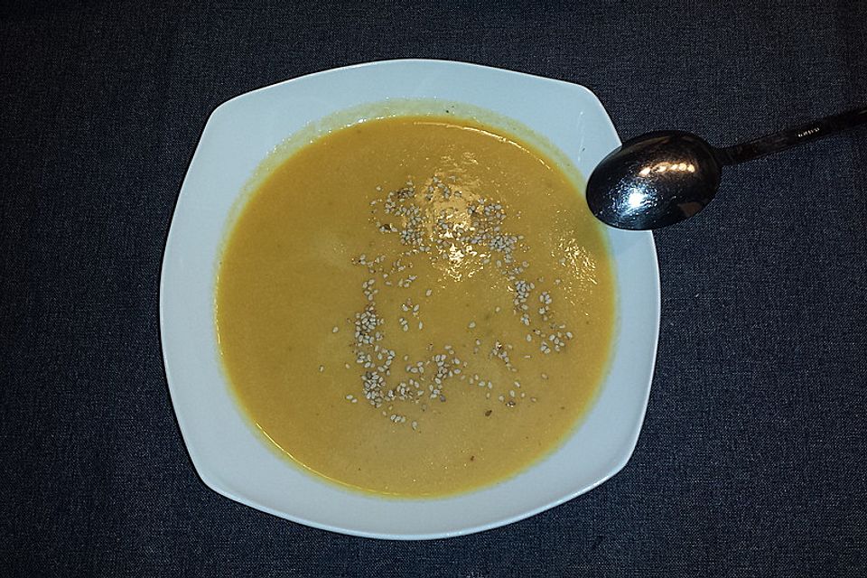 Möhren - Orangen - Ingwer- Suppe