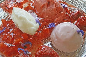 Variationen von Erdbeeren mit Robinien - Sorbet