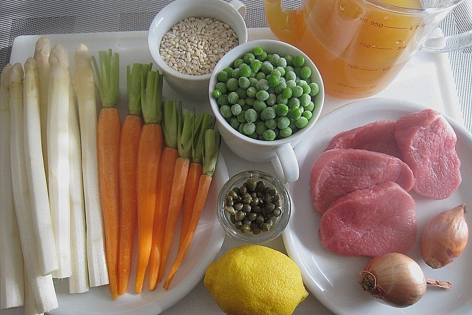 Kalbssteaks natur auf Graupen - Erbsen - Risotto mit Kapernsauce