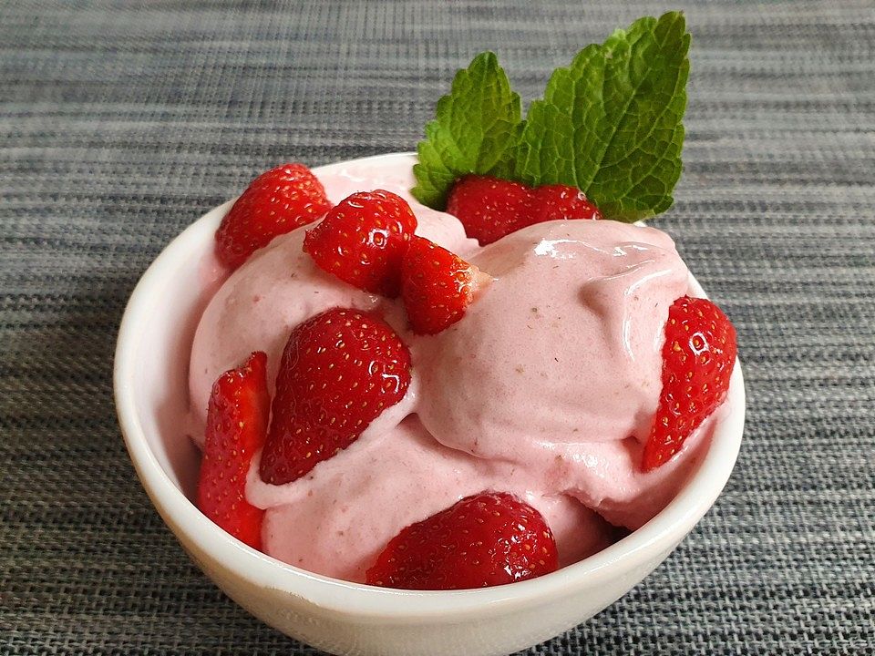 Erdbeer - Joghurt - Eis von Xapor| Chefkoch