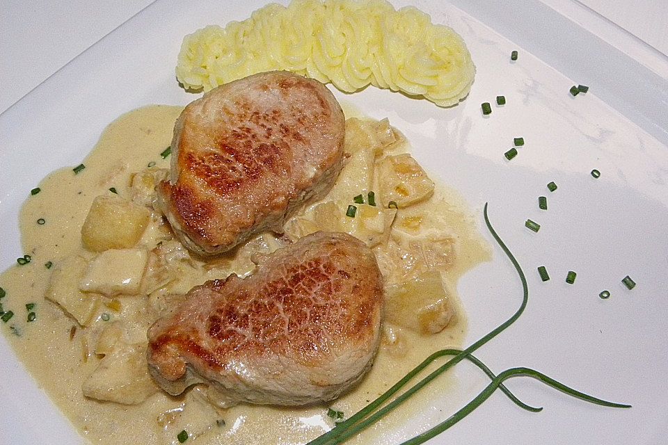 Schweinemedaillons mit Apfel-Meerrettich Sahnesauce