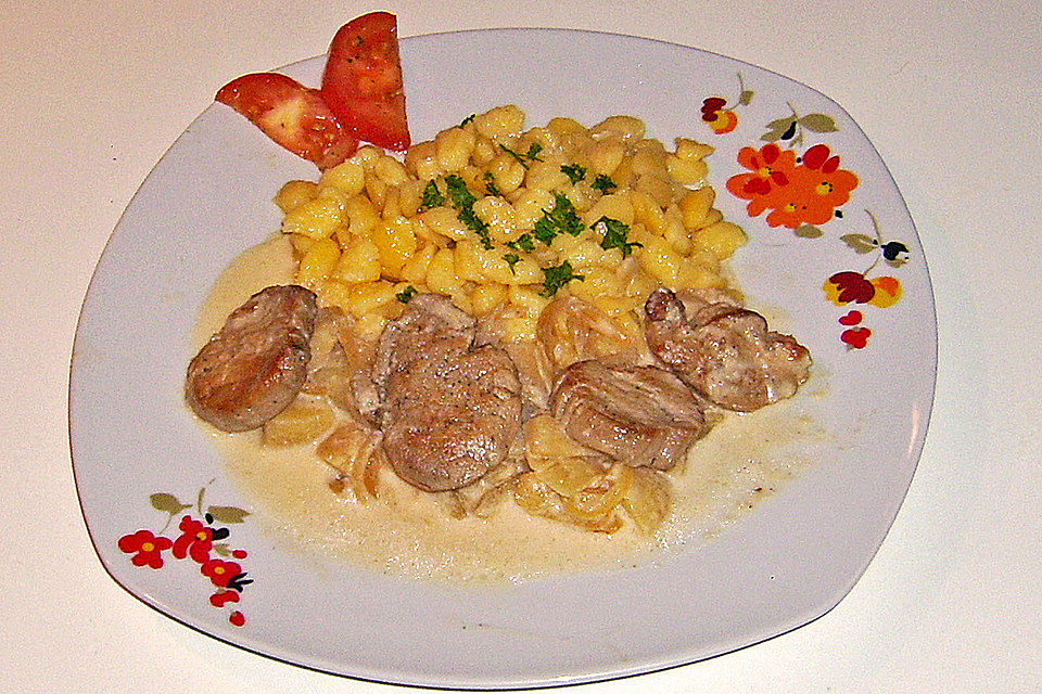 Schweinemedaillons mit Apfel-Meerrettich Sahnesauce