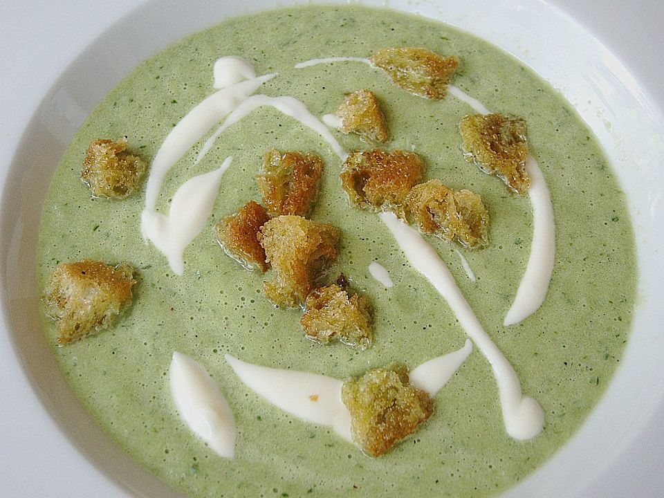 Kaltes Gurkensüppchen mit Anis - Croutons und Limetten - Creme fraiche ...