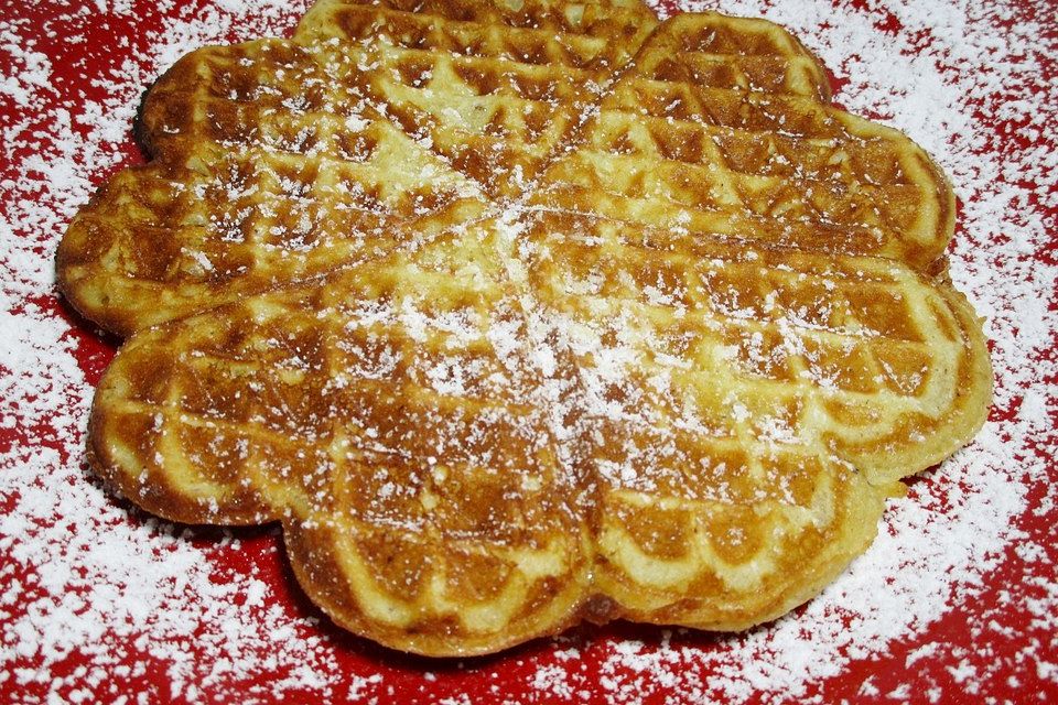 Waffeln von Haselnüssen mit Honig oder Konfitüre belegt