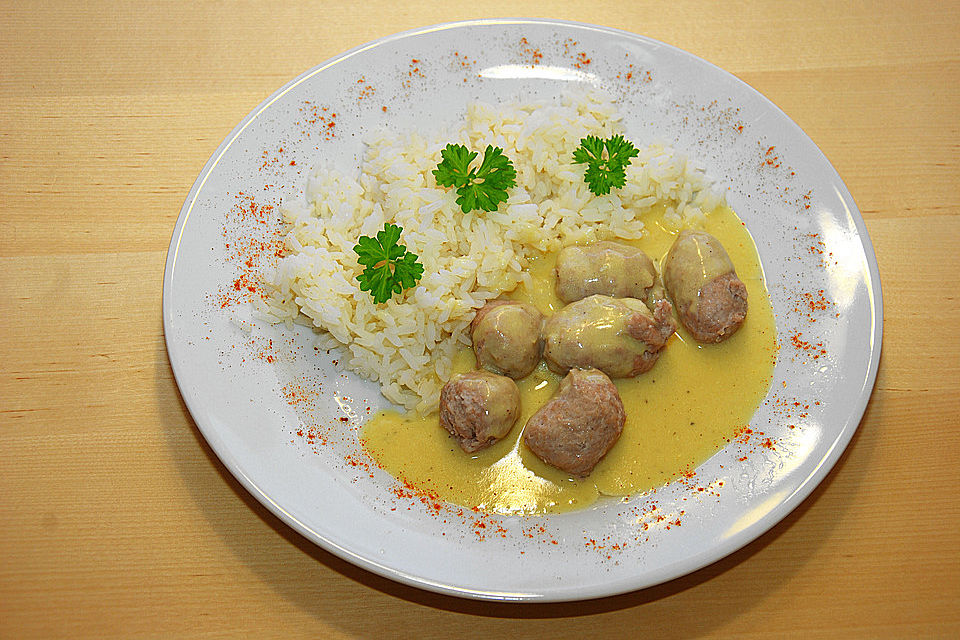 Bratwurstklößchen in Senfsauce