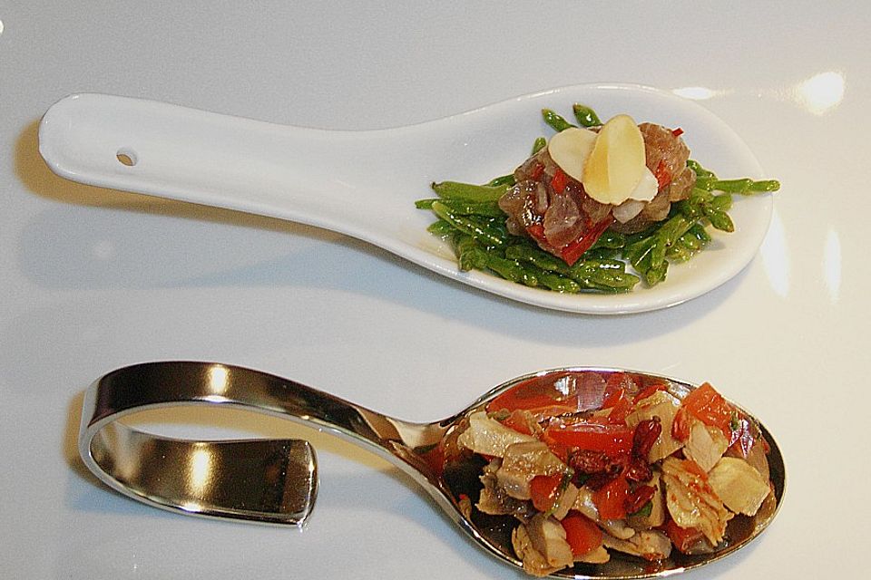 2 Amuses: Tatar vom Thunfisch auf Queller & Salat vom Zickleinbraten mit Zatar