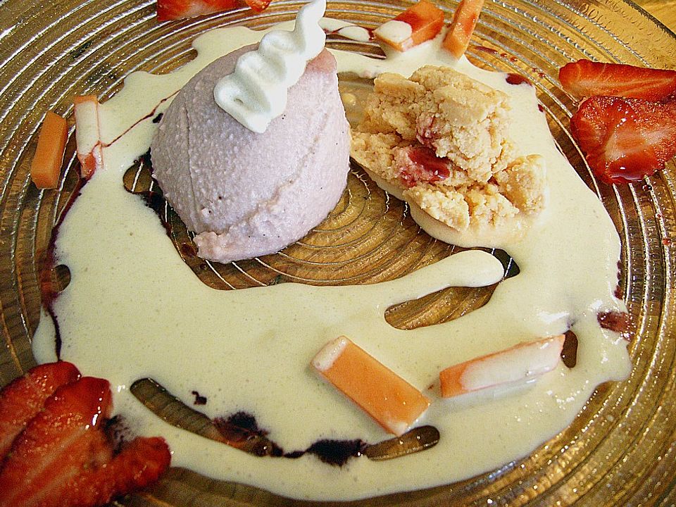 Erdbeer - Panna cotta und Papaya - Eis auf Pistazien - Schaum von ...
