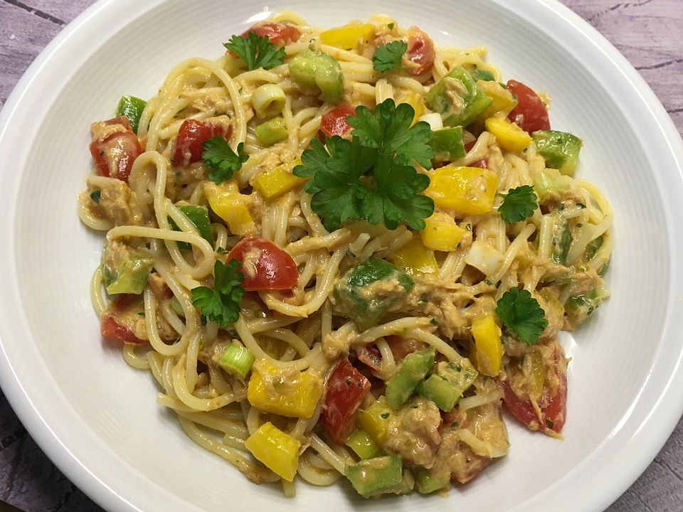 Spaghettisalat mit Thunfisch und Paprika - Kochen Gut | kochengut.de
