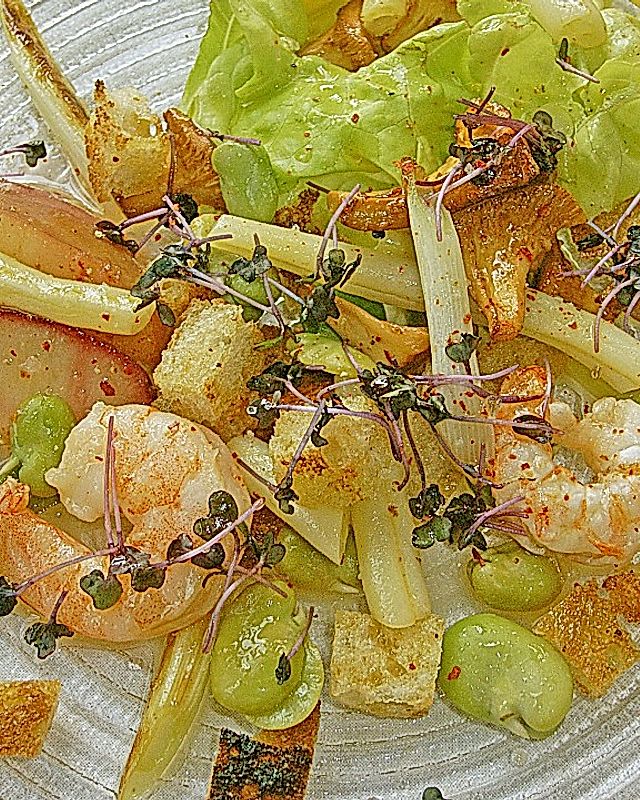 Lauwarmer Salat von Pfifferlingen und Garnelen und sonst noch Allerei