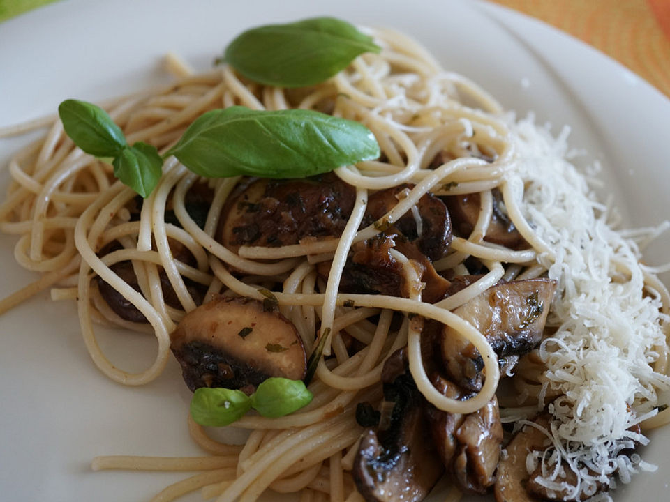 Pasta mit Champignons und Basilikum von mone1340| Chefkoch