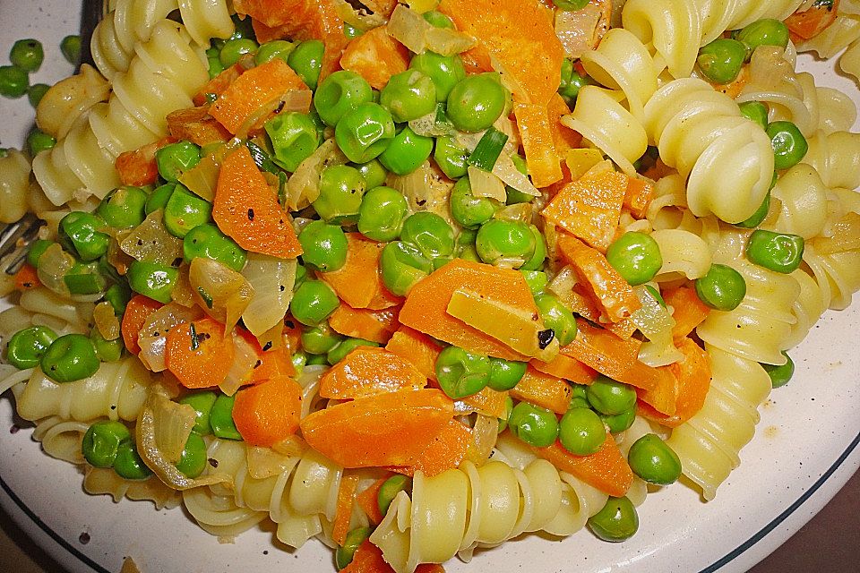 Pasta mit Erbsen - Frischkäse - Soße