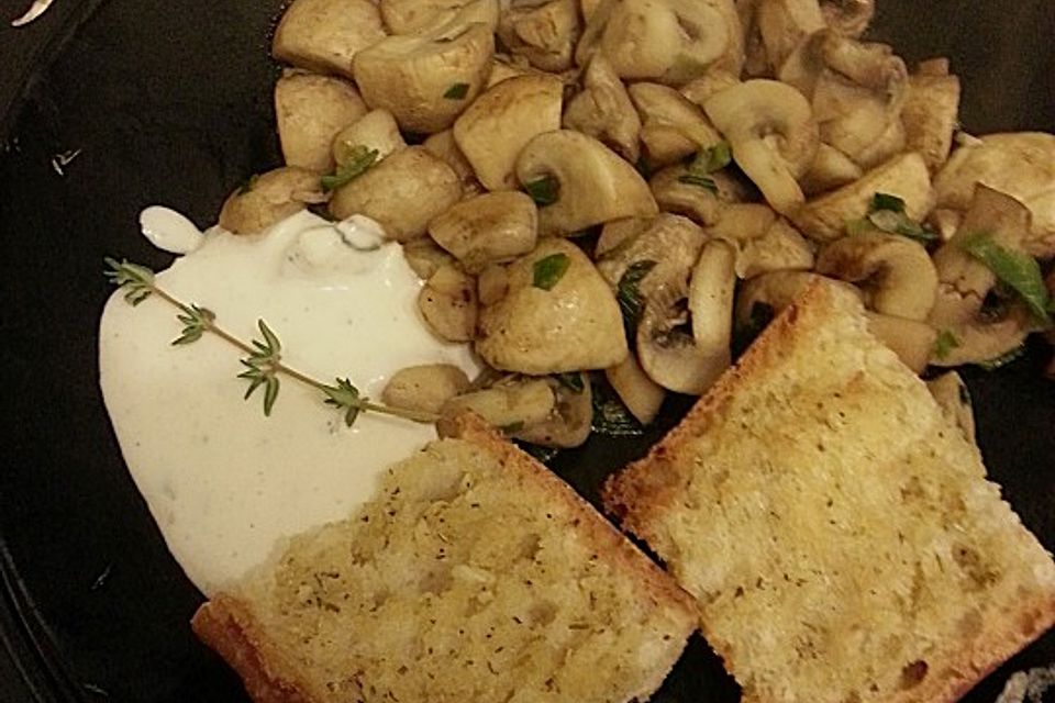 Champignons mit Knoblauch - Soße