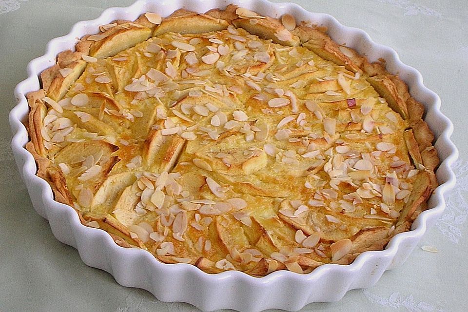 Apfelkuchen mit Amaretto-Sahne-Guss