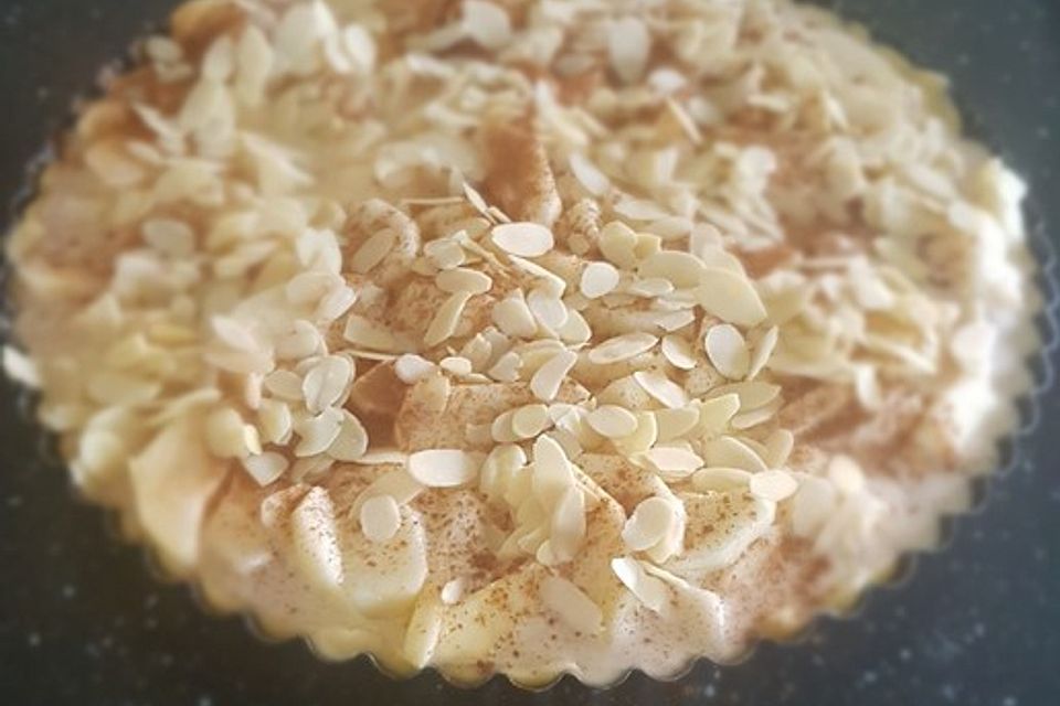 Apfelkuchen mit Amaretto-Sahne-Guss