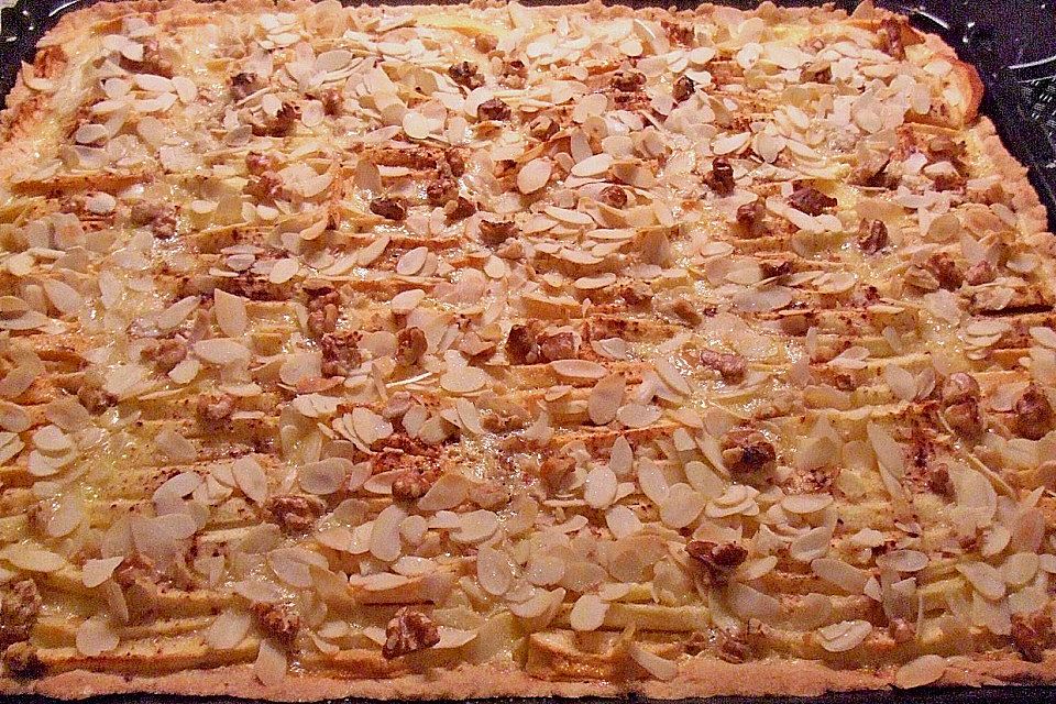 Apfelkuchen mit Amaretto-Sahne-Guss