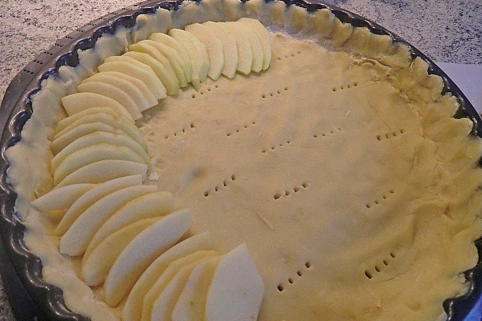 Apfelkuchen mit Amaretto-Sahne-Guss