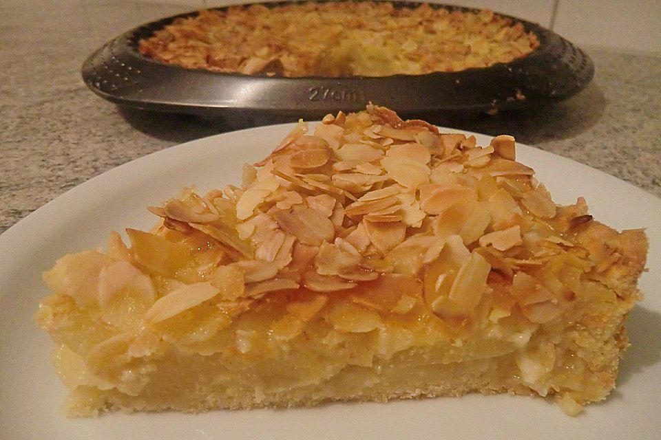 Apfelkuchen mit Amaretto-Sahne-Guss