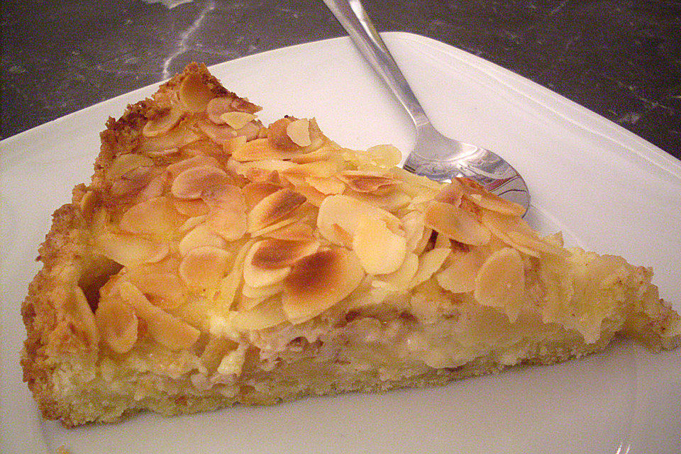 Apfelkuchen mit Amaretto-Sahne-Guss