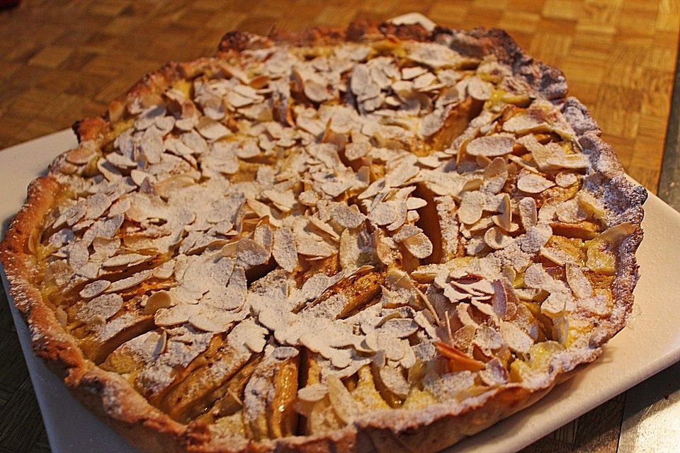 Apfelkuchen mit Amaretto-Sahne-Guss