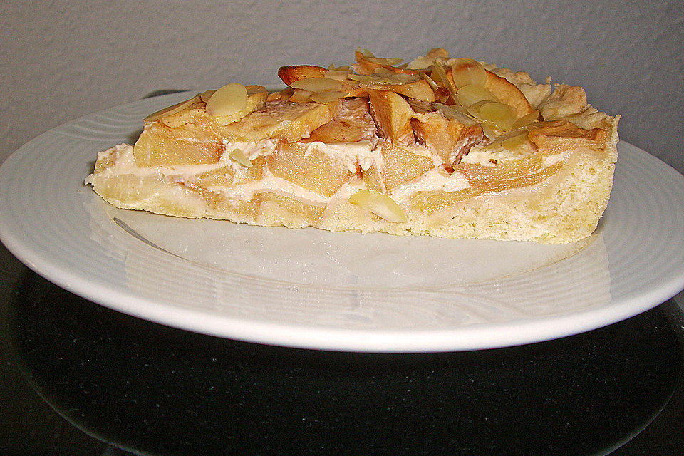 Apfelkuchen mit Amaretto-Sahne-Guss