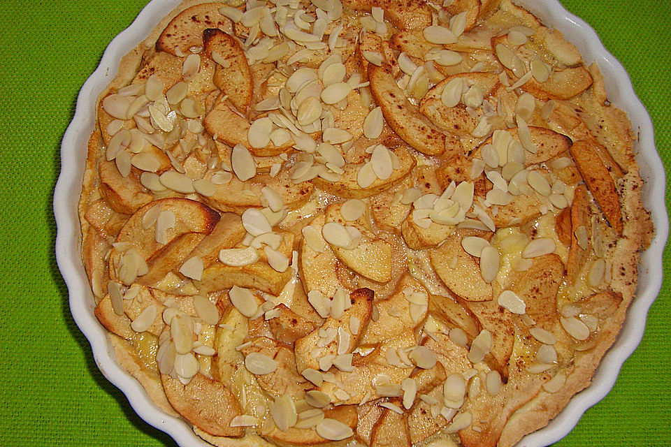 Apfelkuchen mit Amaretto-Sahne-Guss