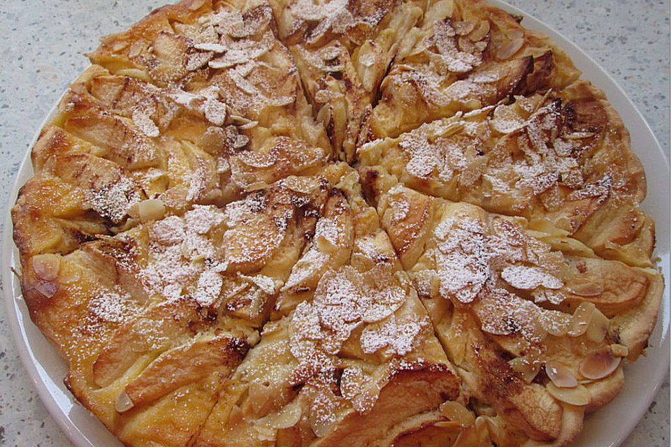 Apfelkuchen mit Amaretto-Sahne-Guss