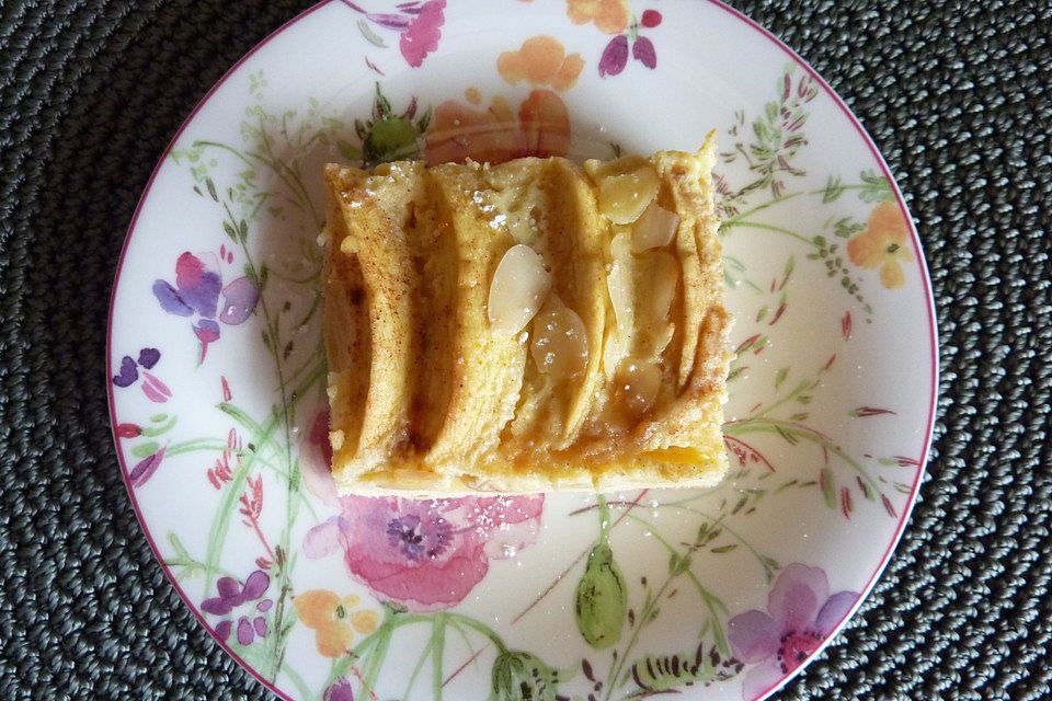 Apfelkuchen mit Amaretto-Sahne-Guss