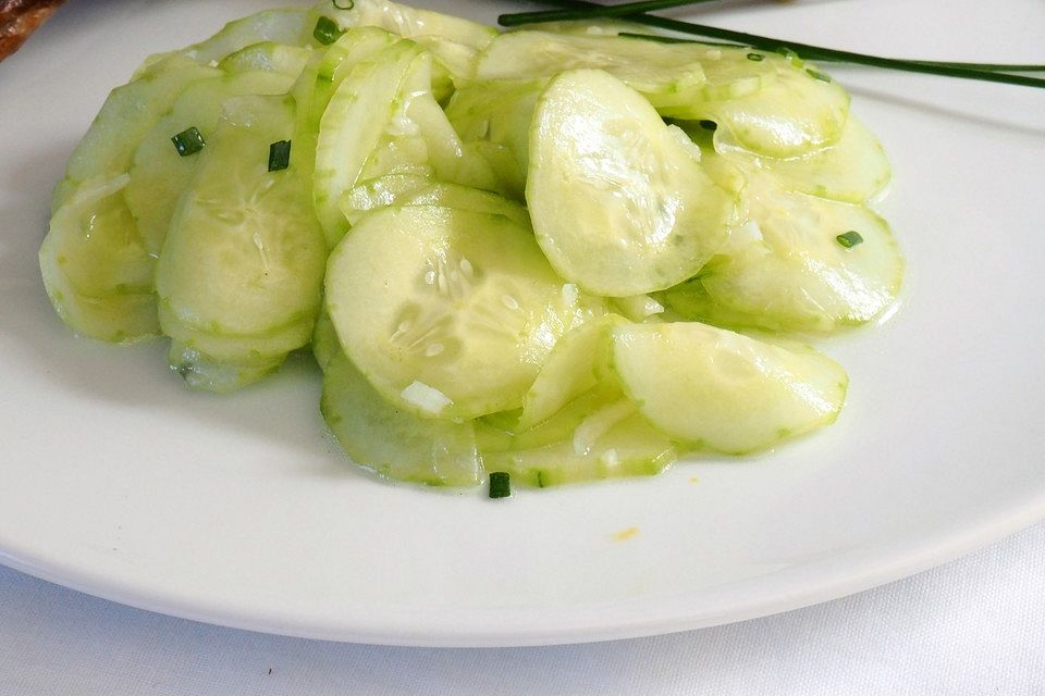 Gurkensalat mit Knoblauch