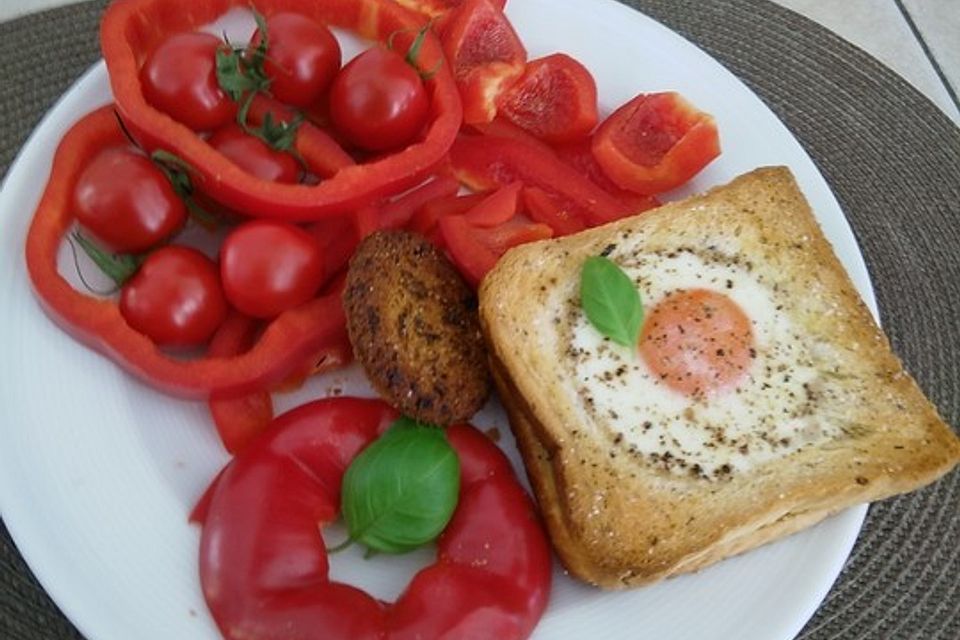 Eier im Toastbrot mit Rosmarin - Butter