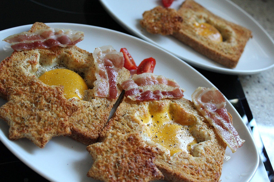 Eier im Toastbrot mit Rosmarin - Butter