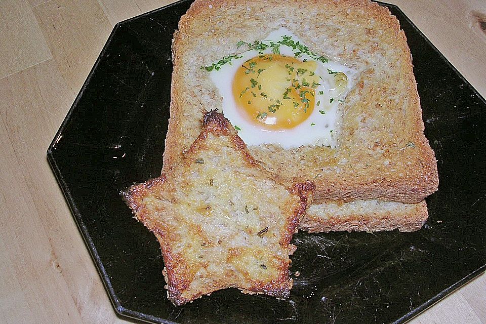 Eier im Toastbrot mit Rosmarin - Butter