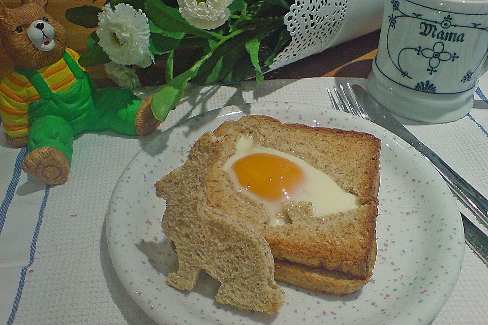 Eier im Toastbrot mit Rosmarin - Butter