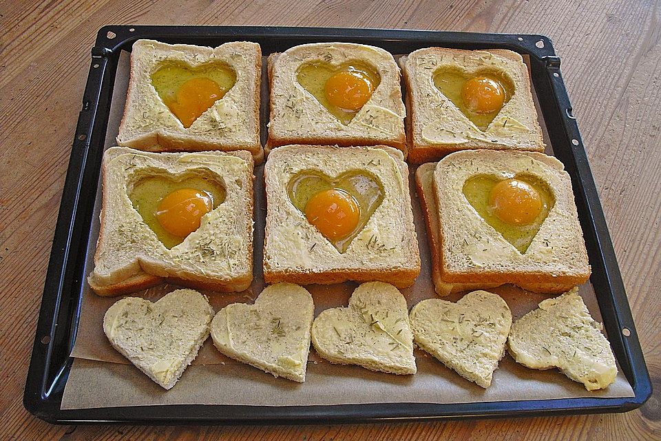 Eier im Toastbrot mit Rosmarin - Butter