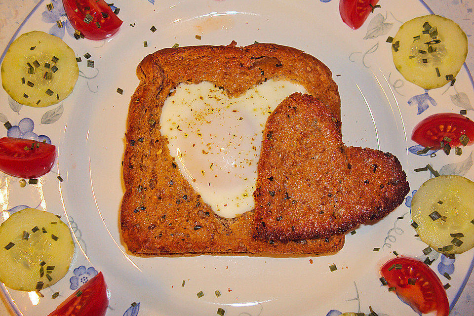 Eier im Toastbrot mit Rosmarin - Butter