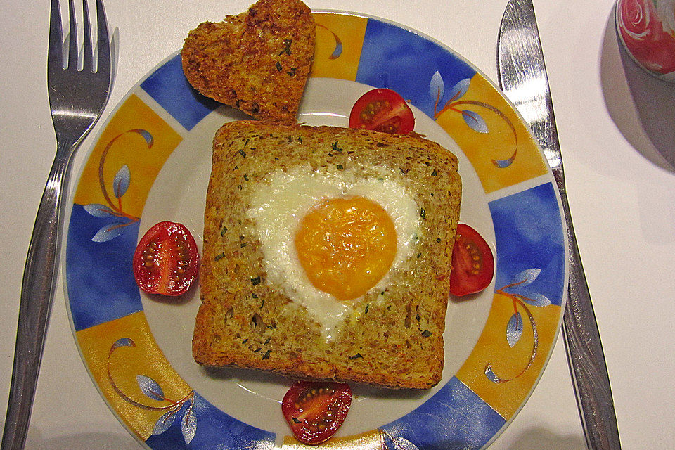 Eier im Toastbrot mit Rosmarin - Butter