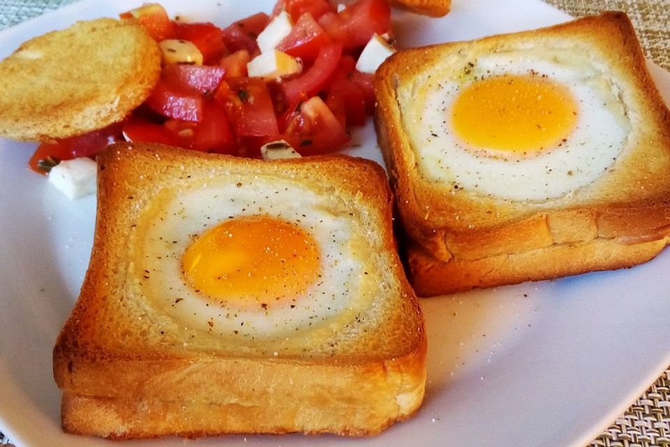 Eier im Toastbrot mit Rosmarin - Butter