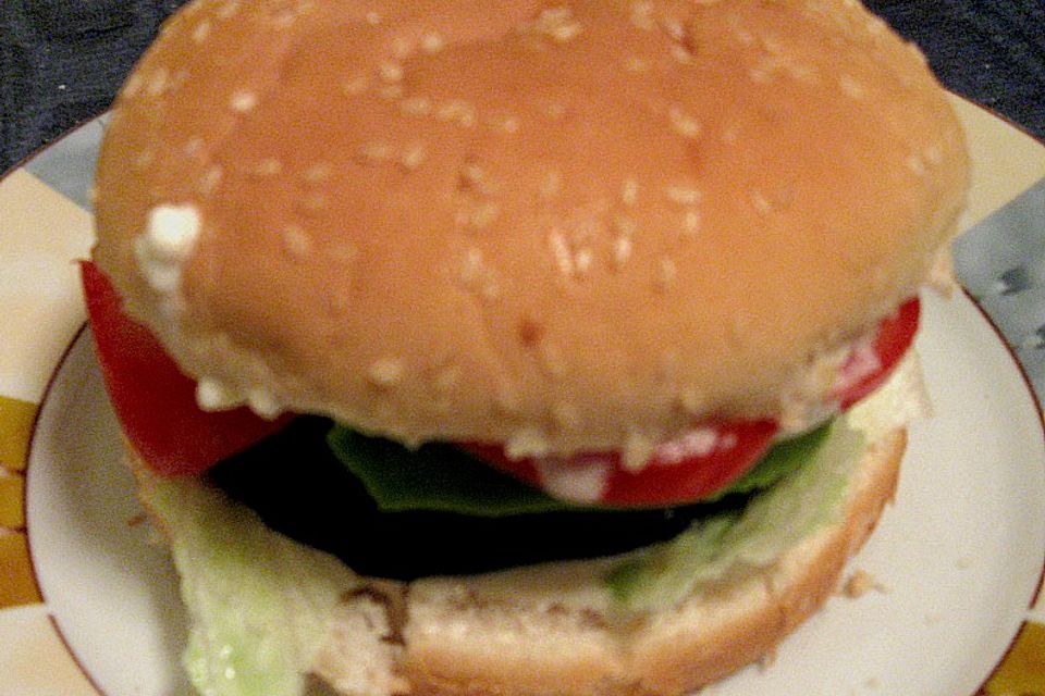 Tomaten-Auberginen-Avocado-Burger