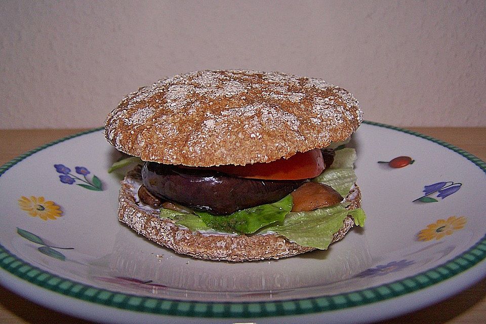 Tomaten-Auberginen-Avocado-Burger