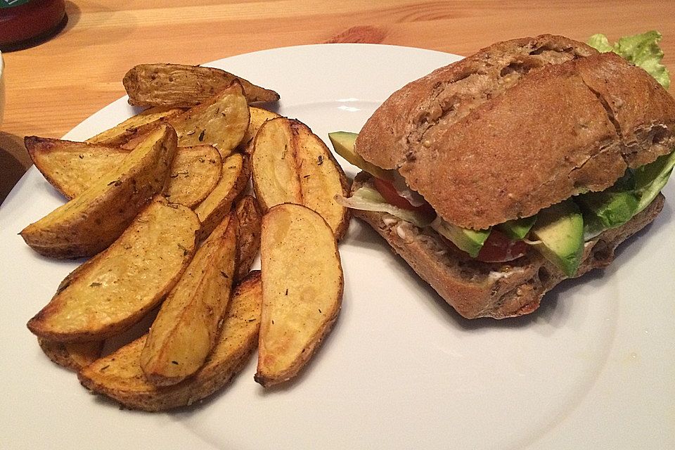 Tomaten-Auberginen-Avocado-Burger