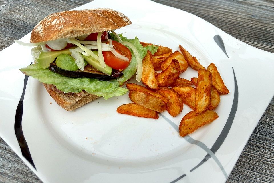 Tomaten-Auberginen-Avocado-Burger