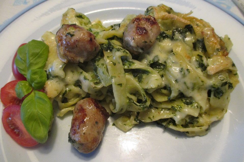 Nudelauflauf mit Rahmspinat und Meatballs