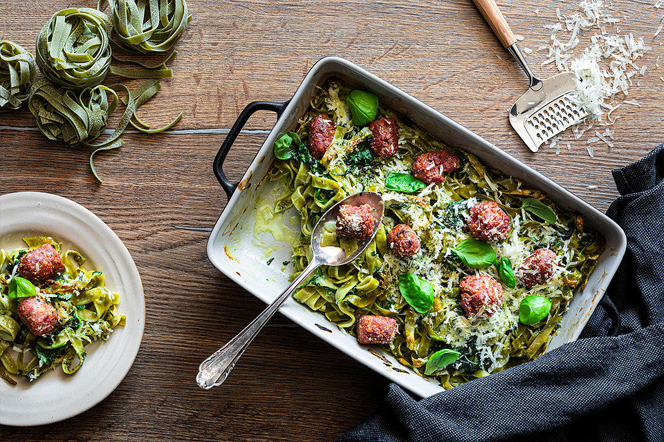 Nudelauflauf mit Rahmspinat und Meatballs