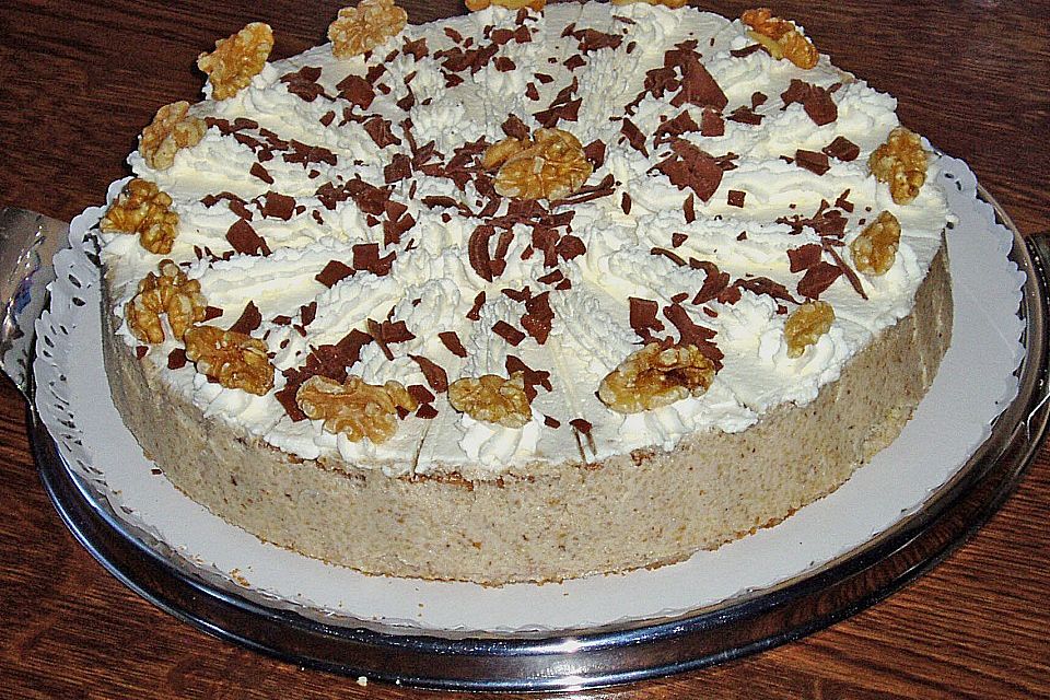 Sauerrahm - Walnuss - Torte