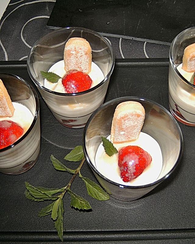 Erdbeer - Eierlikör - Käse - Dessert