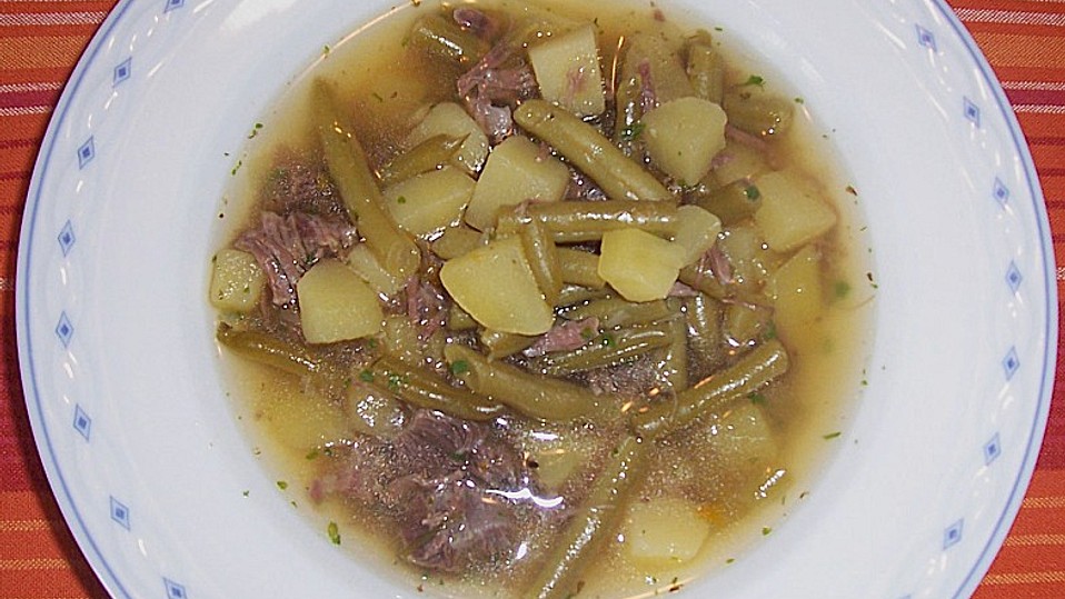 Grüne Bohnensuppe mit Rindfleisch
